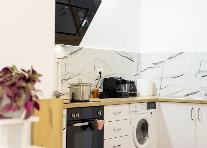 Free Parking Sudio Tiran