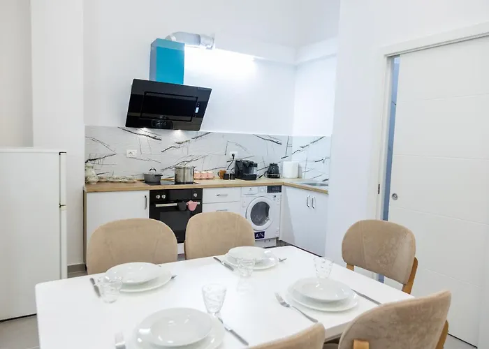 Free Parking Sudio Tiran